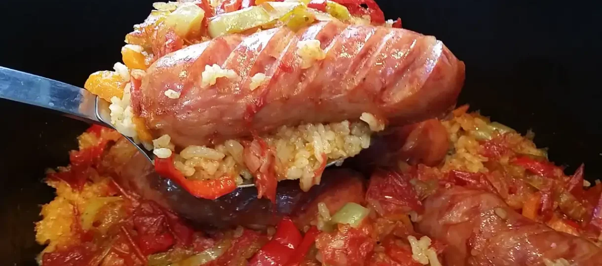 Kobasica sa pirinčom i povrćem iz rerne