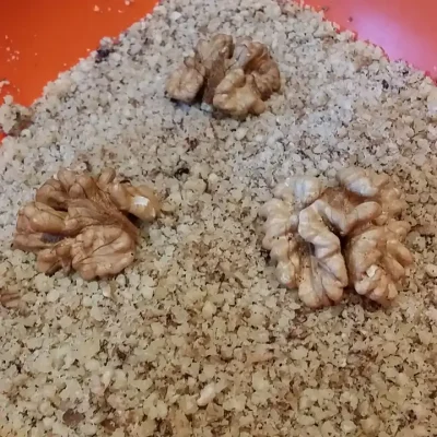 Oblatne sa čokoladom i keksom | Mlevenje oraha  | Postupak 1 | Slika 2/2