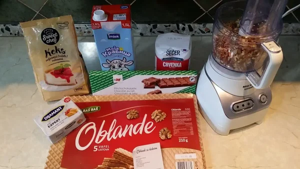 Oblatne sa čokoladom i keksom 22 | Istaknuta slika 4/4 | Tri, zvanična, kralja, ukusa:, čokolada, keks, i, orasi, na, podijum, oblandi