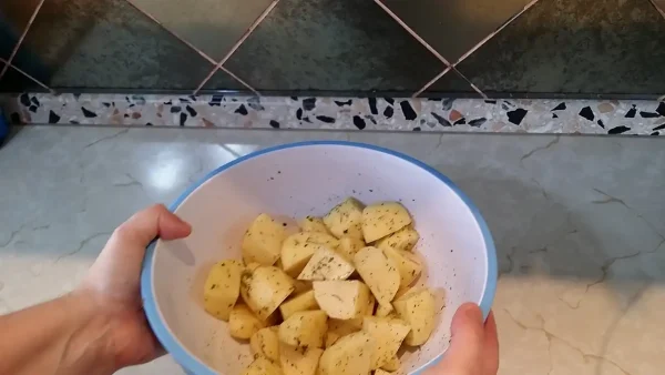 Pečeni krompir iz rerne 8 | Istaknuta slika 2/4 | Zlatni, zagrljaj, hrskav, spolja, mek, kao, san, iznutra