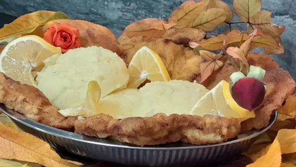 Bečka šnicla na Banatski način 1 | Istaknuta slika 1/4 | Hrskava, spolja, sočna, iznutra, šnicla, ta, elegantna, gastronomska, kraljica