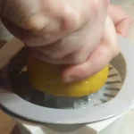 Domaći pire od jabuka | Blendiranje i dodavanje ostalih sastojaka | Postupak 4 | Slika 8/12