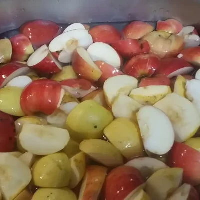 Domaći pire od jabuka | Priprema jabuka | Postupak 1 | Slika 2/2