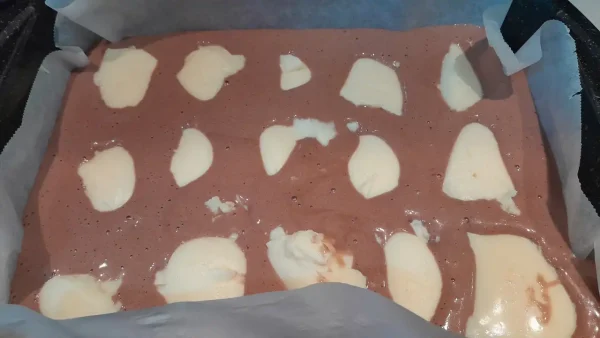 Ledena pećina kolač 18 | Istaknuta slika 3/4 | Ako, se, izgubite, u, pećini, ne, brinite, svaki, zalogaj, vodi, ka, kremastom, užitku