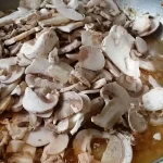 Pileće rolnice u sosu od pečuraka | Priprema sosa | Postupak 5 | Slika 5/11