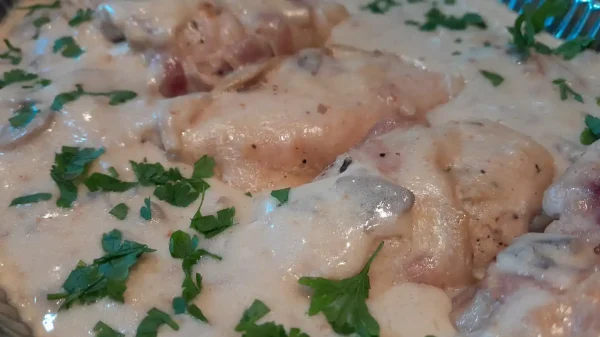 Pileće rolnice u sosu od pečuraka 2 | Istaknuta slika 1/4 | Kada, je, hladno, piletina, se, smrzava, ali, kaput, od, slanine, sve, to, rešava