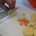 Svinjska rebra u BBQ sosu i povrćem iz rerne | Priprema povrća | Postupak 3 | Slika 4/5