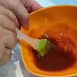 Svinjska rebra u BBQ sosu i povrćem iz rerne | priprema marinade za premazivanje rebra u toku pečenja | Postupak 2 | Slika 7/7