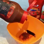 Svinjska rebra u BBQ sosu i povrćem iz rerne | priprema marinade za premazivanje rebra u toku pečenja | Postupak 2 | Slika 3/7