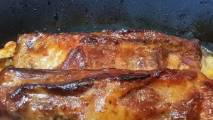 Svinjska rebra u BBQ sosu i povrćem iz rerne- Istaknuta slika