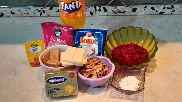 Debelci-Patuljci-Draguljci | 4/4 Debelci-Patuljci-Draguljci 1 | Istaknuta slika 4/4 | Slatki, čuvari, bajnih, dragulja, u, kaputu, od, kokosa, rubinom, od, maline, i, kapom, bele, čokolade