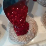 Debelci-Patuljci-Draguljci | 2/4 Debelci-Patuljci-Draguljci 10 | Istaknuta slika 2/4 | Slatki, čuvari, bajnih, dragulja, u, kaputu, od, kokosa, rubinom, od, maline, i, kapom, bele, čokolade