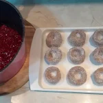 Debelci-Patuljci-Draguljci | Punjenje filom i dekoracija čokoladom | Postupak 5 | Slika 1/6