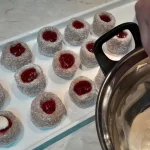 Debelci-Patuljci-Draguljci | Punjenje filom i dekoracija čokoladom | Postupak 5 | Slika 6/6