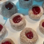 Debelci-Patuljci-Draguljci | Punjenje filom i dekoracija čokoladom | Postupak 5 | Slika 5/6