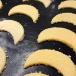 Kokosovi polumeseci | Oblikovanje testa | Postupak 2 | Slika 10/10