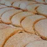 Kokosovi polumeseci | Serviranje i čuvanje kolača | Postupak 4 | Slika 3/4