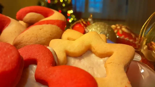 Prugasti božićni kolačići 1 | Istaknuta slika 1/4 | Crvenožuta, božićna, bajka:, štapići, srca, i, zvezde, od, jednog, testa