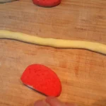 Prugasti božićni kolačići | Formiranje oblika kolačića | Postupak 4 | Slika 1/7