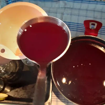 Sirup od kupina | Sipanje soka u flaše ili tegle | Postupak 5 | Slika 2/3