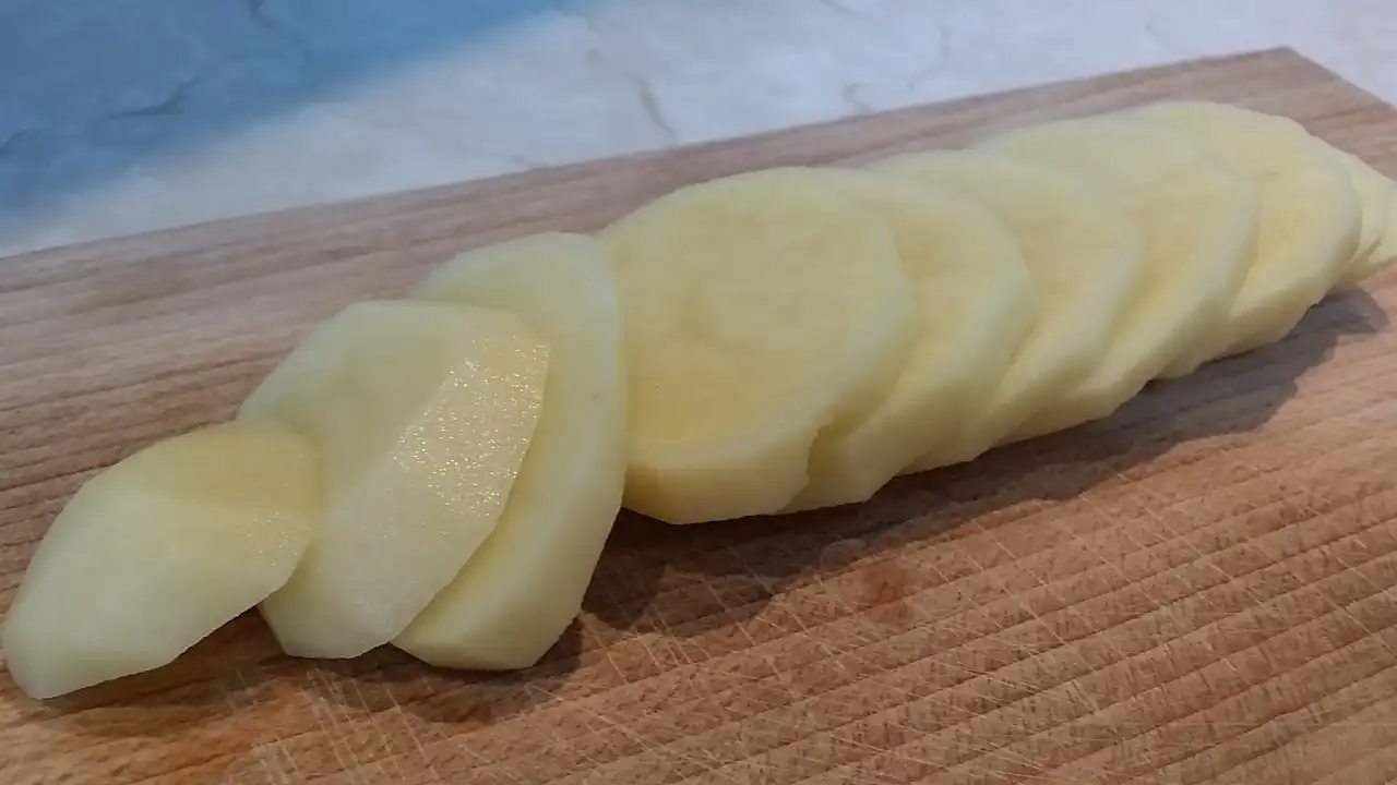 Krompir u kuhinji i 7 zdravstvenih benefita za imunitet i svakodnevicu 3 | Istaknuta slika 3/14 | Vitamin, C, za, jači, imunitet, Kalijum, za, srce, i, pritisak, Vlakna, za, bolje, varenje, Nizak, glikemijski, indeks, za, energiju, Antioksidanti, protiv, upala, Proteini, i, gvožđe, za, krv, Vitamini, B, za, nerve, i, raspoloženje