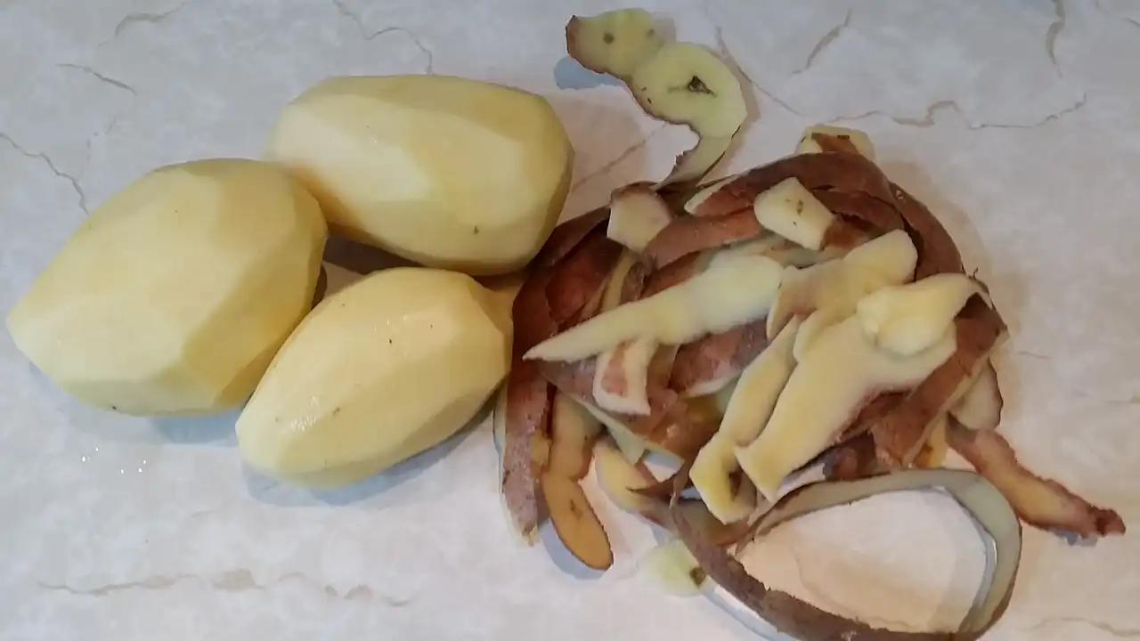 Krompir u kuhinji i 7 zdravstvenih benefita za imunitet i svakodnevicu 7 | Istaknuta slika 7/14 | Vitamin, C, za, jači, imunitet, Kalijum, za, srce, i, pritisak, Vlakna, za, bolje, varenje, Nizak, glikemijski, indeks, za, energiju, Antioksidanti, protiv, upala, Proteini, i, gvožđe, za, krv, Vitamini, B, za, nerve, i, raspoloženje