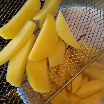 Krompir u kuhinji i 7 zdravstvenih benefita za imunitet i svakodnevicu 8 | Istaknuta slika 8/14 | Vitamin, C, za, jači, imunitet, Kalijum, za, srce, i, pritisak, Vlakna, za, bolje, varenje, Nizak, glikemijski, indeks, za, energiju, Antioksidanti, protiv, upala, Proteini, i, gvožđe, za, krv, Vitamini, B, za, nerve, i, raspoloženje