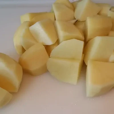 Krompir u kuhinji i 7 zdravstvenih benefita za imunitet i svakodnevicu 9 | Istaknuta slika 9/14 | Vitamin, C, za, jači, imunitet, Kalijum, za, srce, i, pritisak, Vlakna, za, bolje, varenje, Nizak, glikemijski, indeks, za, energiju, Antioksidanti, protiv, upala, Proteini, i, gvožđe, za, krv, Vitamini, B, za, nerve, i, raspoloženje