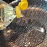 Piletina u slatko-kiselom sosu sa ananasom | Dinstanje mesa | Postupak 3 | Slika 1/5