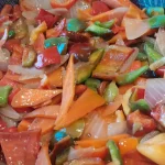 Piletina u slatko-kiselom sosu sa ananasom | Dinstanje povrća | Postupak 4 | Slika 5/7