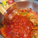 Piletina u slatko-kiselom sosu sa ananasom | Spajanje svih sastojaka | Postupak 5 | Slika 2/9