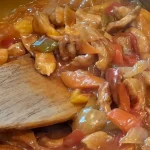 Piletina u slatko-kiselom sosu sa ananasom | Spajanje svih sastojaka | Postupak 5 | Slika 7/9