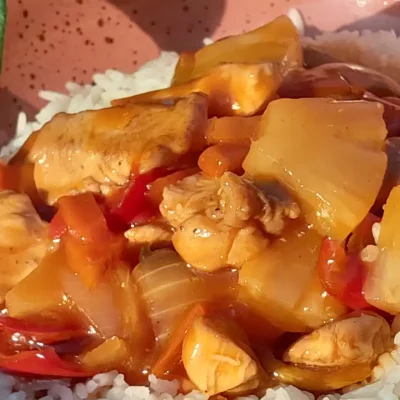 Piletina u slatko-kiselom sosu sa ananasom | Serviranje | Postupak 6 | Slika 1/3