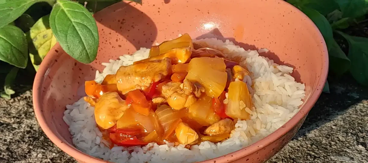 Piletina u slatko-kiselom sosu sa ananasom