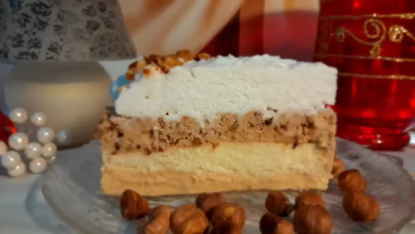 Torta slojevita lešničarka | 1/4 Torta slojevita lešničarka 2 | Istaknuta slika 1/4 | Slojevita, poslastica, koja, osvaja, kuhinju, bez, pečenja