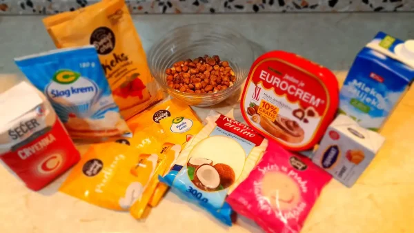 Torta slojevita lešničarka | 4/4 Torta slojevita lešničarka 3 | Istaknuta slika 4/4 | Slojevita, poslastica, koja, osvaja, kuhinju, bez, pečenja