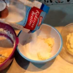 Torta slojevita lešničarka | Dodavanje sastojaka u kremu | Postupak 4 | Slika 1/6