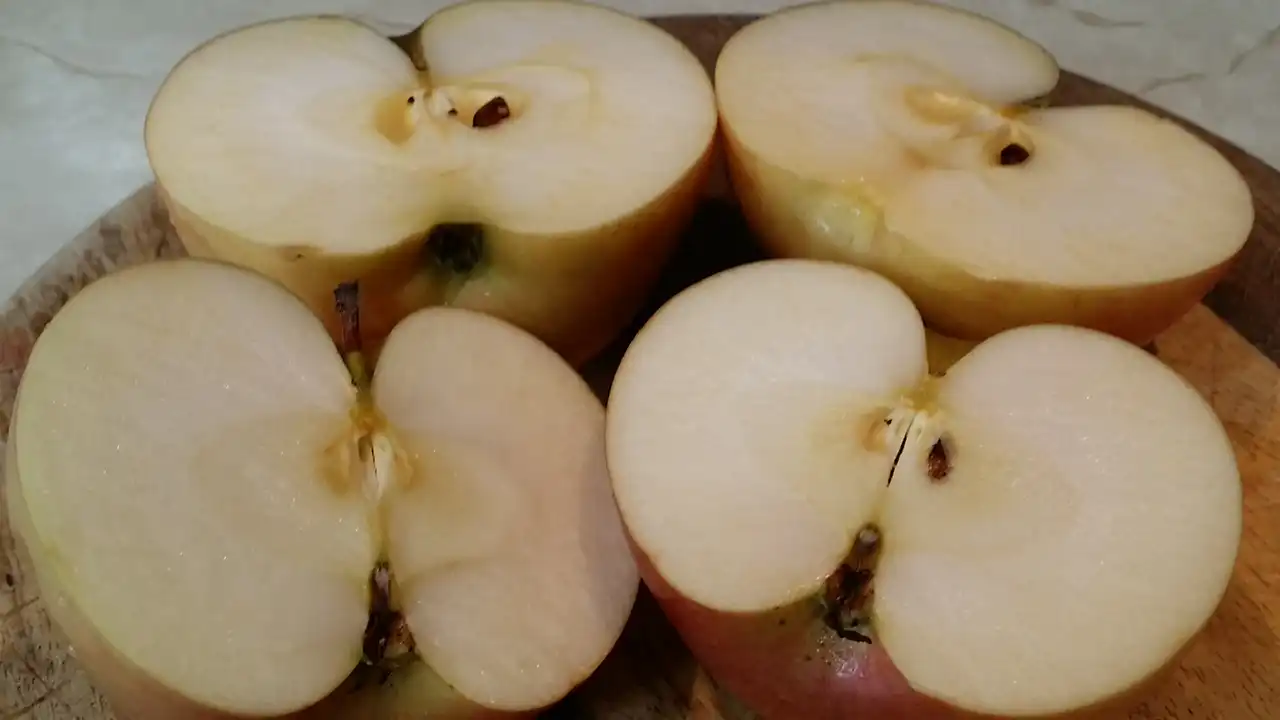 12 razloga zašto jabuke čuvaju zdravlje celu godinu 9 - 2/10 12 razloga zašto jabuke čuvaju zdravlje celu godinu 9 | Istaknuta slika 2/10 |