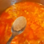 Boranija zapečena u rerni | Dodavanje ostalog povrća i začina | Postupak 5 | Slika 6/7