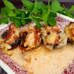 Dunavski brodići 2 | Istaknuta slika 1/4 | Punjeni, šampinjoni, sa, bebi, lukom, piletinom, slaninom, i, sirom, u, umaku, od, pavlake