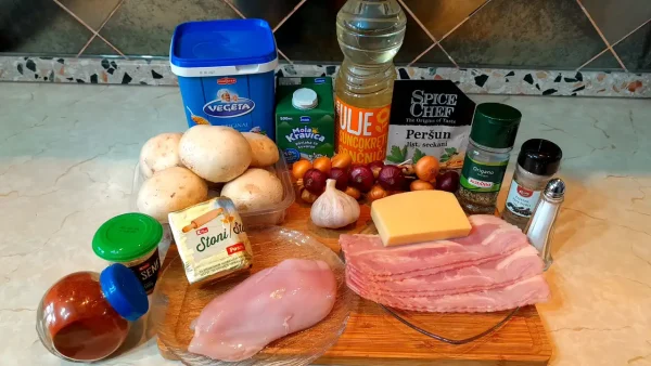 Dunavski brodići 37 | Istaknuta slika 4/4 | Punjeni, šampinjoni, sa, bebi, lukom, piletinom, slaninom, i, sirom, u, umaku, od, pavlake