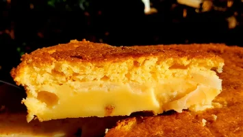 Far Breton mekan kolač sa kruškama nalik pudingu