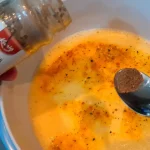 Musaka od tikvica sa piletinom | Priprema preliva i pečenje musake | Postupak 4 | Slika 7/10