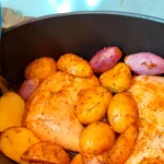 Pileći bataci u medu i mladim krompirom iz rerne | Mariniranje povrća | Postupak 5 | Slika 9/9