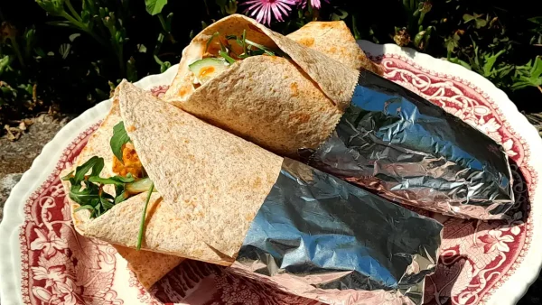 Banatski giros 2 | Istaknuta slika 1/4 | Tortilja, kao, omot, unutra, priča, lagani, ručak, koji, putuje, kroz, ukuse