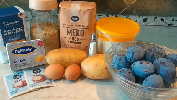 Knedle sa šljivama | 4/4 Knedle sa šljivama 92 | Istaknuta slika 4/4 | Starinske, vojvođanske, knedle, nazvane, gomboce, čuvaju, ukus, tradicije